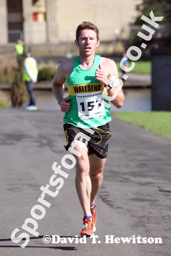 Chris Smith (Wallsend) 6th in the Tyne Bridge Harriers Exhibition Park 5k, Newcastle.
